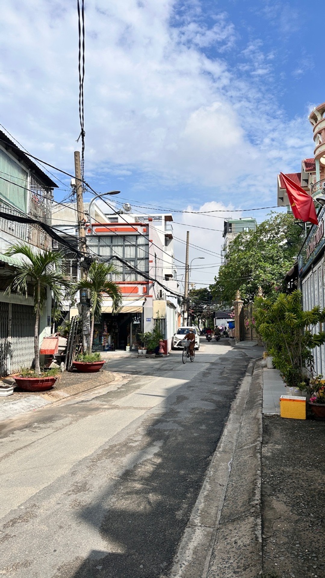 Nhà 4 tầng rộng 207m2 ở Quang Trung, 17 phòng, giá tốt