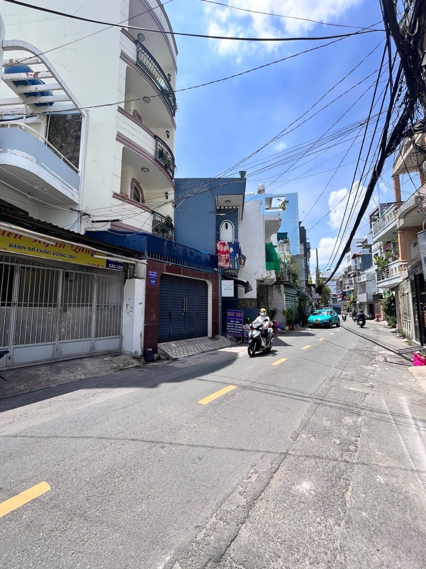 Nhà 3 Tầng Mặt Tiền Đỗ Nhuận Sầm Uất Tân Phú Giá Tốt