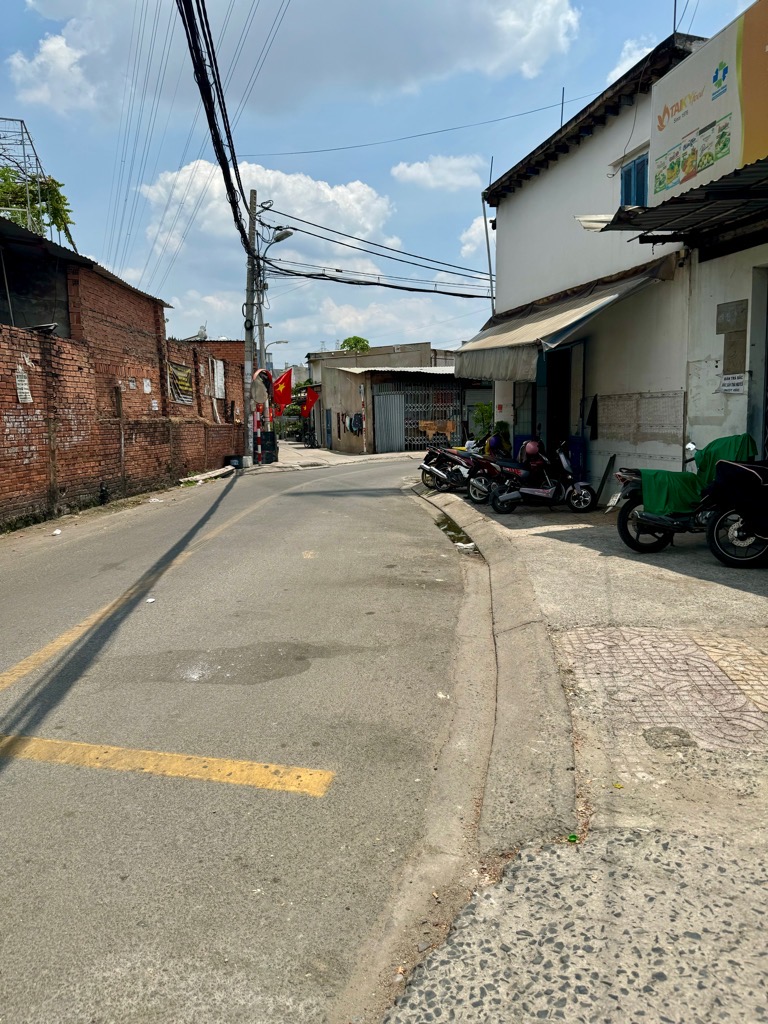 🔥🔥 NHÀ C4 HẺM Ô TÔ – SÁT QUỐC LỘ 1A – NGANG KHỦNG 6M – 120M² – GIÁ CHỈ 5.9 TỶ 🔥🔥
📐 DT: 6 x 20m