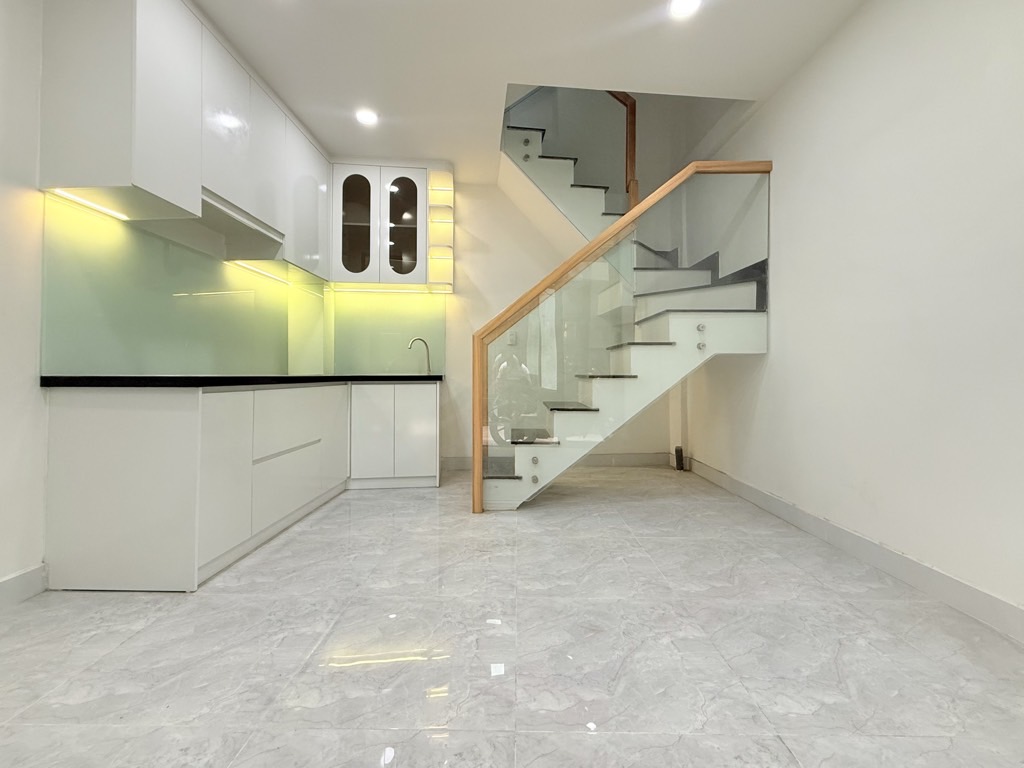 Nhà mới 3 tầng, 2PN tại Đinh Bộ Lĩnh, giá hấp dẫn