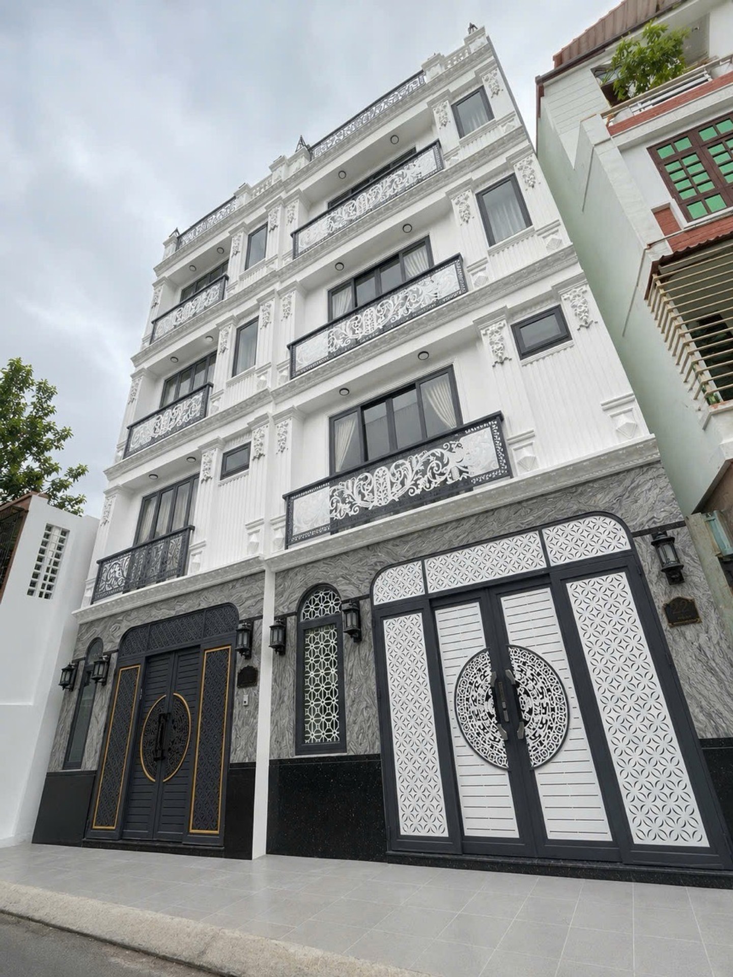 Nhà phố 5 tầng xinh xắn, tiện nghi, giá tốt khu trung tâm
