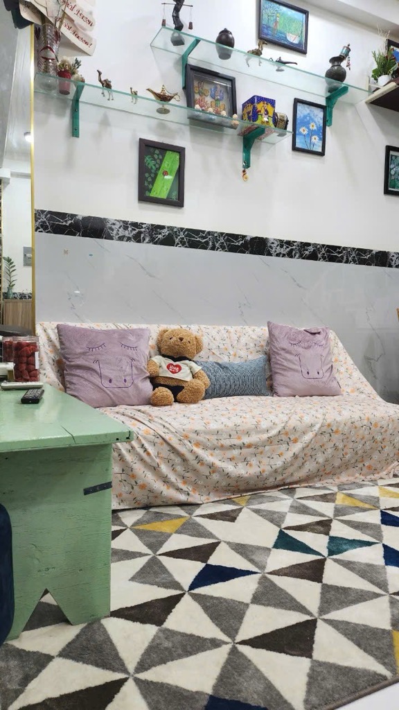 Bán nhà 4 tầng diện tích 28m² tại Phú Nhuận, giá 5.85 tỷ, gần tiện ích đa dạng