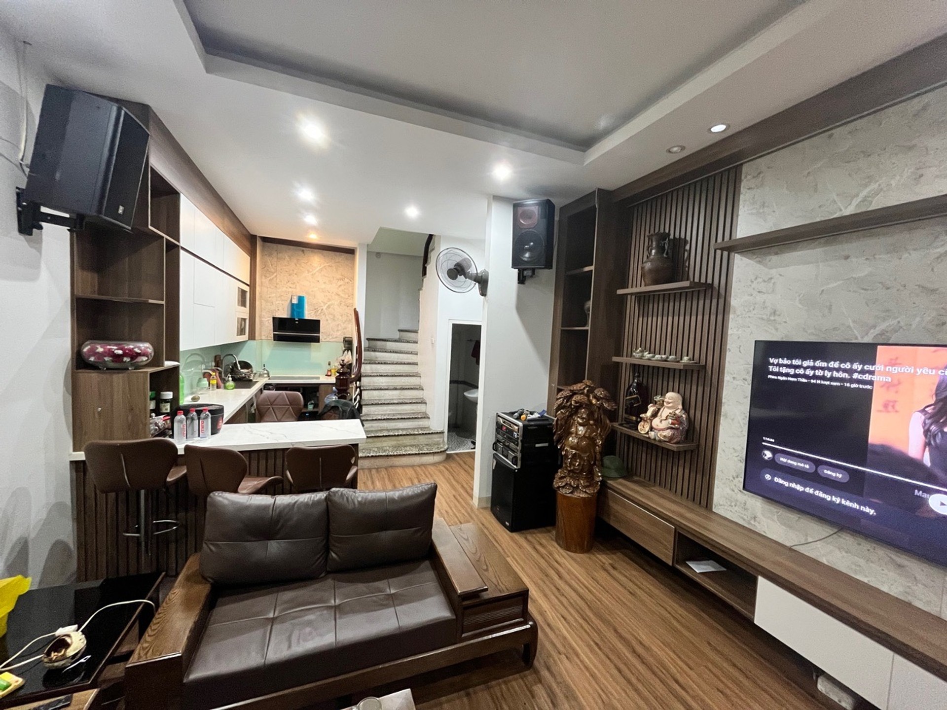 Nhà 5 tầng xịn xò, cách phố chỉ 10m, Hai Bà Trưng