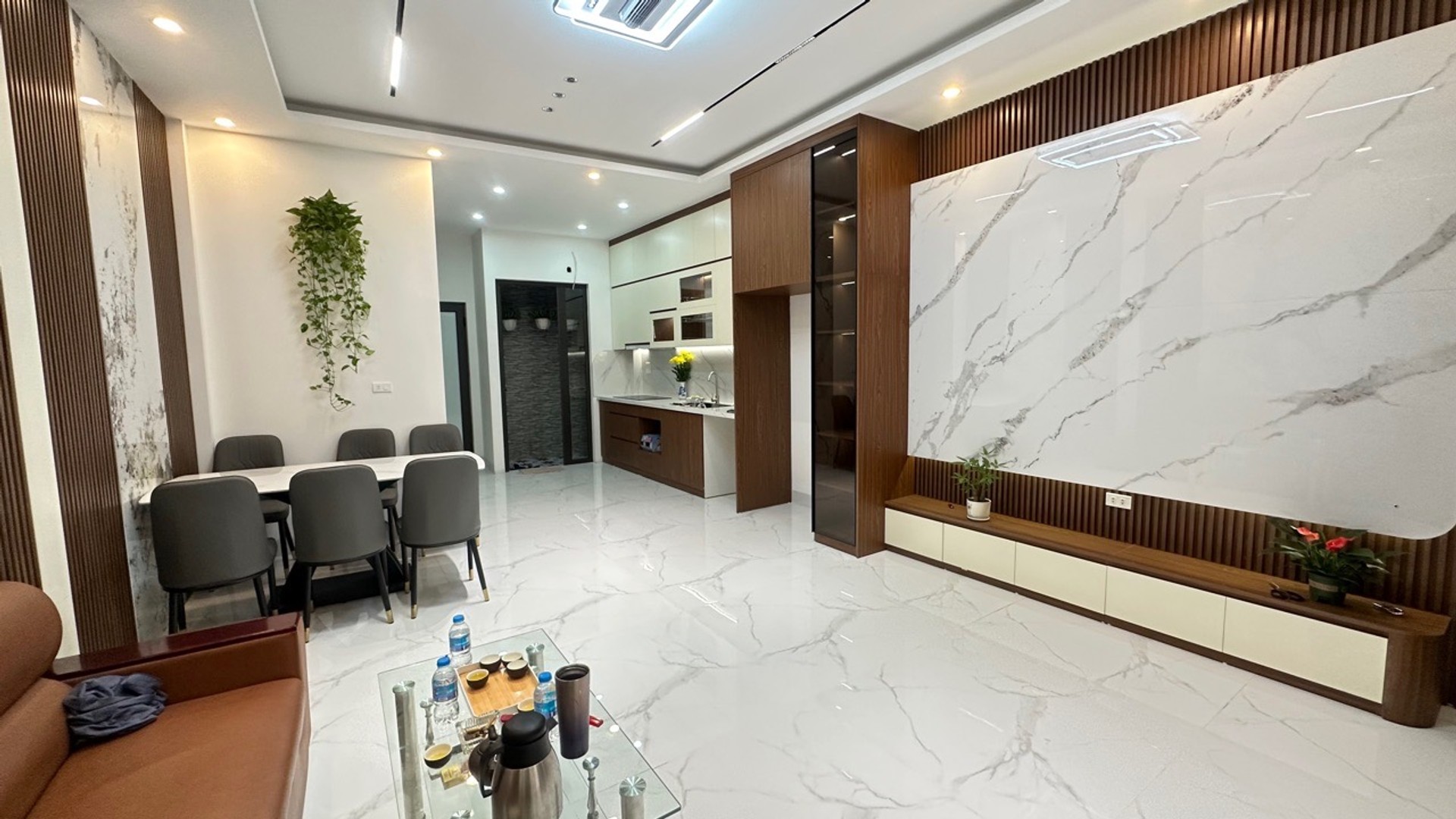 Bán nhà phố Chùa Quỳnh, Bạch Mai 56m2 5 tầng, thang máy, 4 ngủ, sổ đỏ chính chủ chỉ hơn 12 tỷ