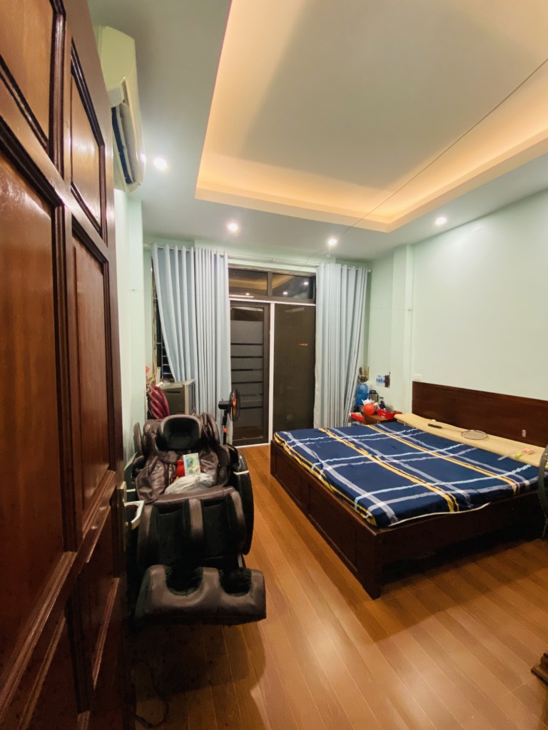 Bán nhà riêng 4 tầng trung tâm xã Ngọc Thuỵ, đường ô tô 7 chỗ, diện tích 70m²