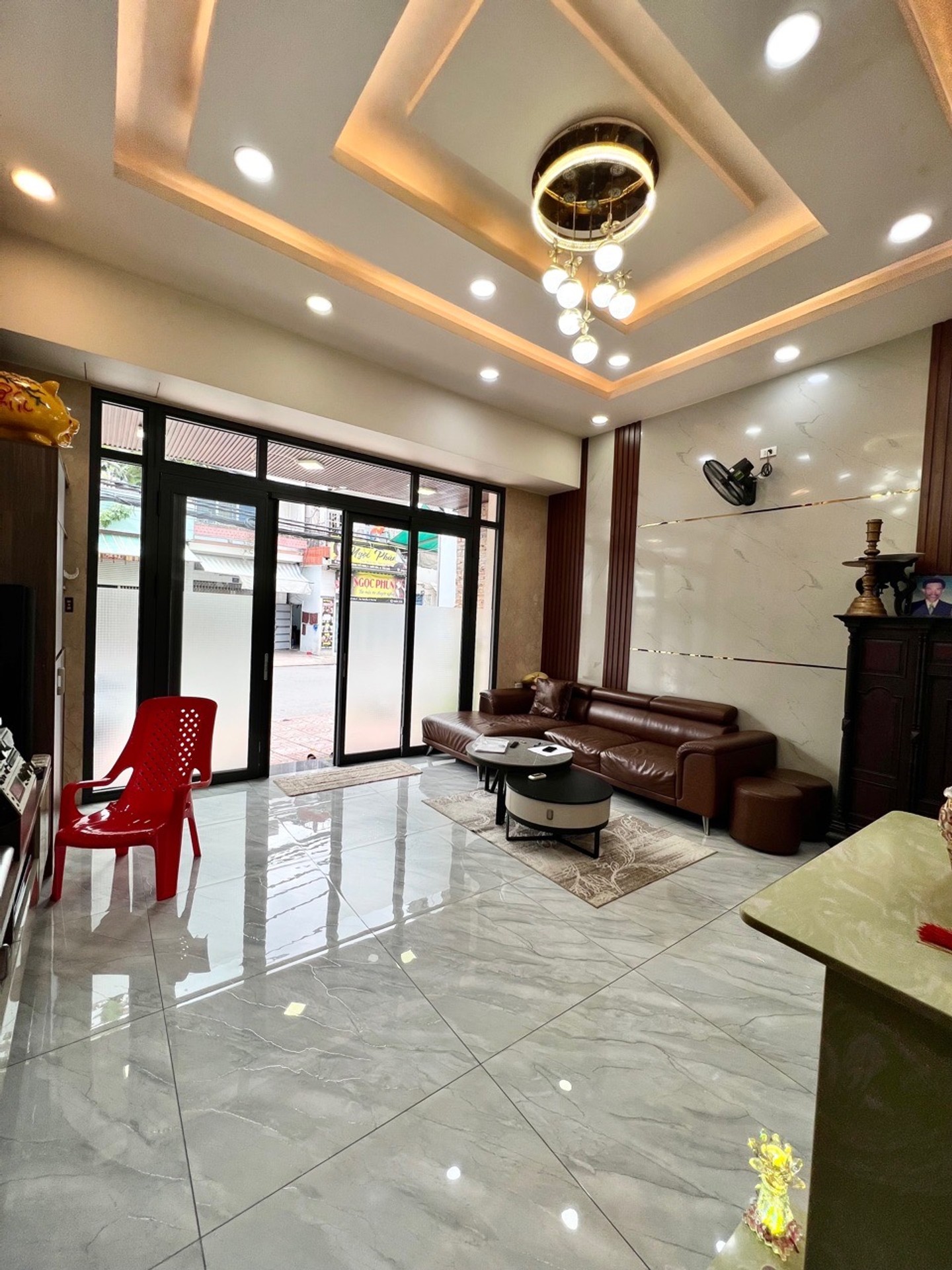 Bán nhà mặt phố gần Đầm Sen, mặt tiền 10m, diện tích 470m², phù hợp kinh doanh