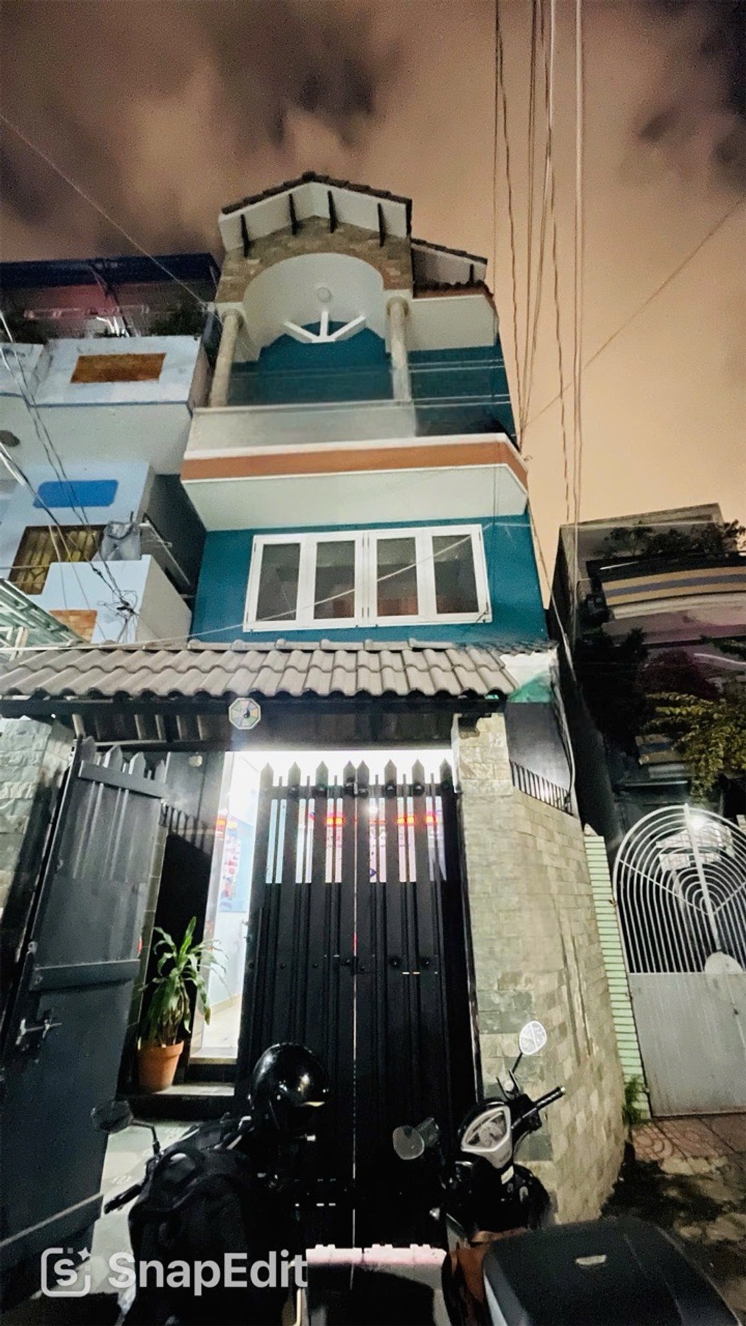 Nhà 4 Tầng Sân Rộng Gần Trường Chinh - Giá Tốt Cho Gia Đình Lớn