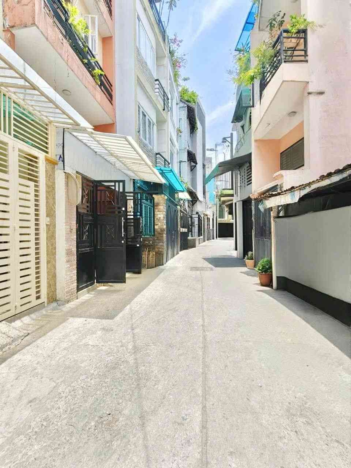Nhà 5 Tầng Hiện Đại Gần Chợ Tân Bình, Giá Hấp Dẫn
