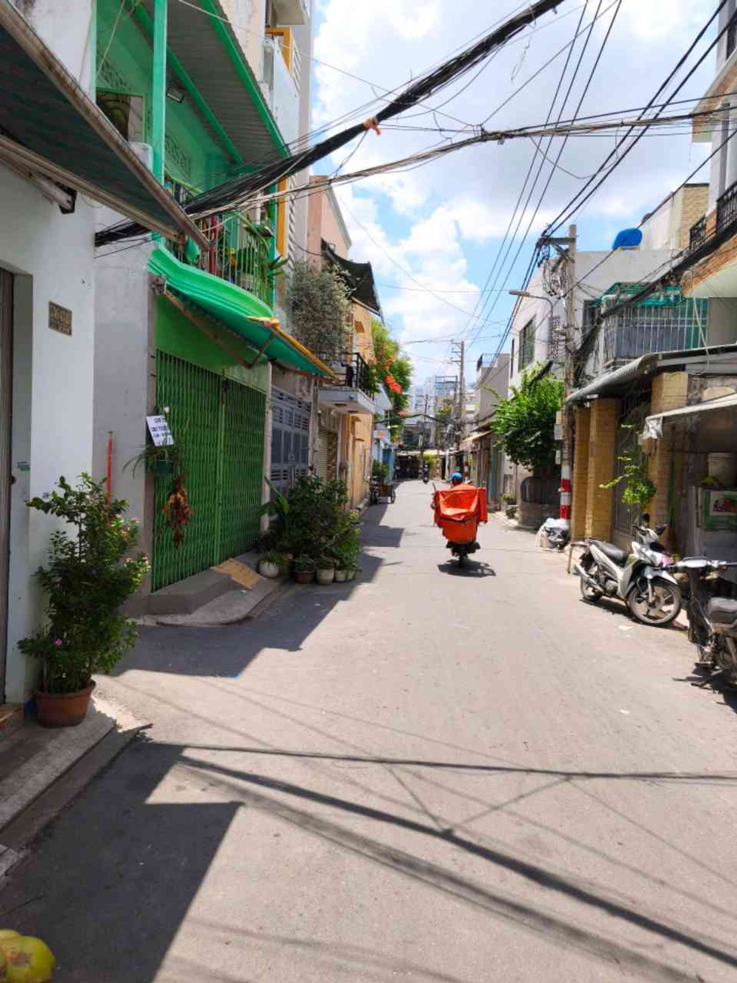 Nhà mới đập xây tiện tại Âu Cơ - Sống chất, giá hời