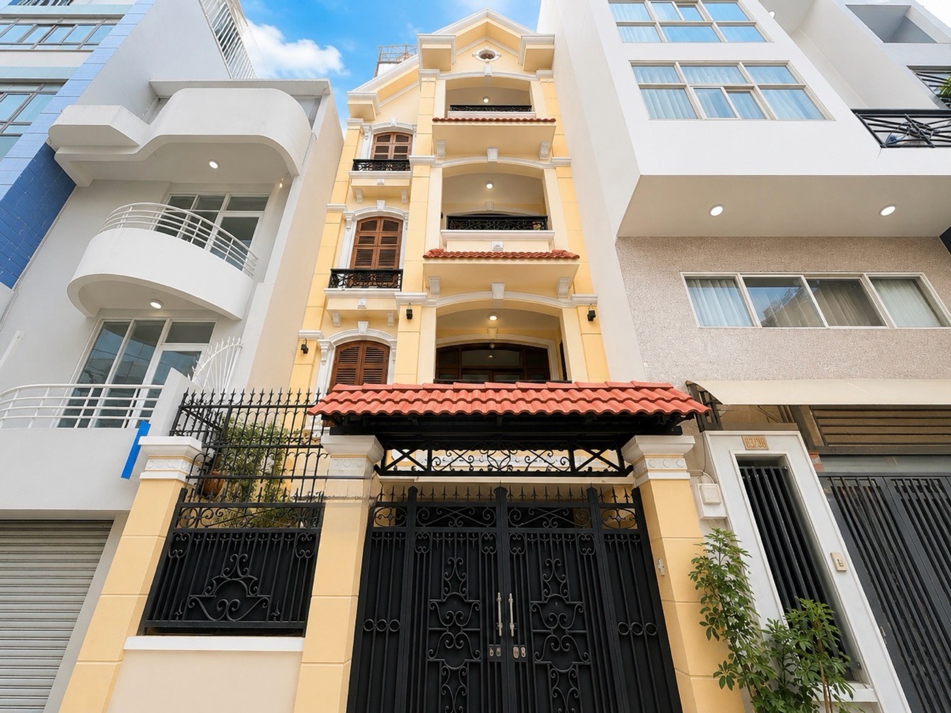 Biệt thự phố sang trọng gần sân bay, tiện nối Quận 1