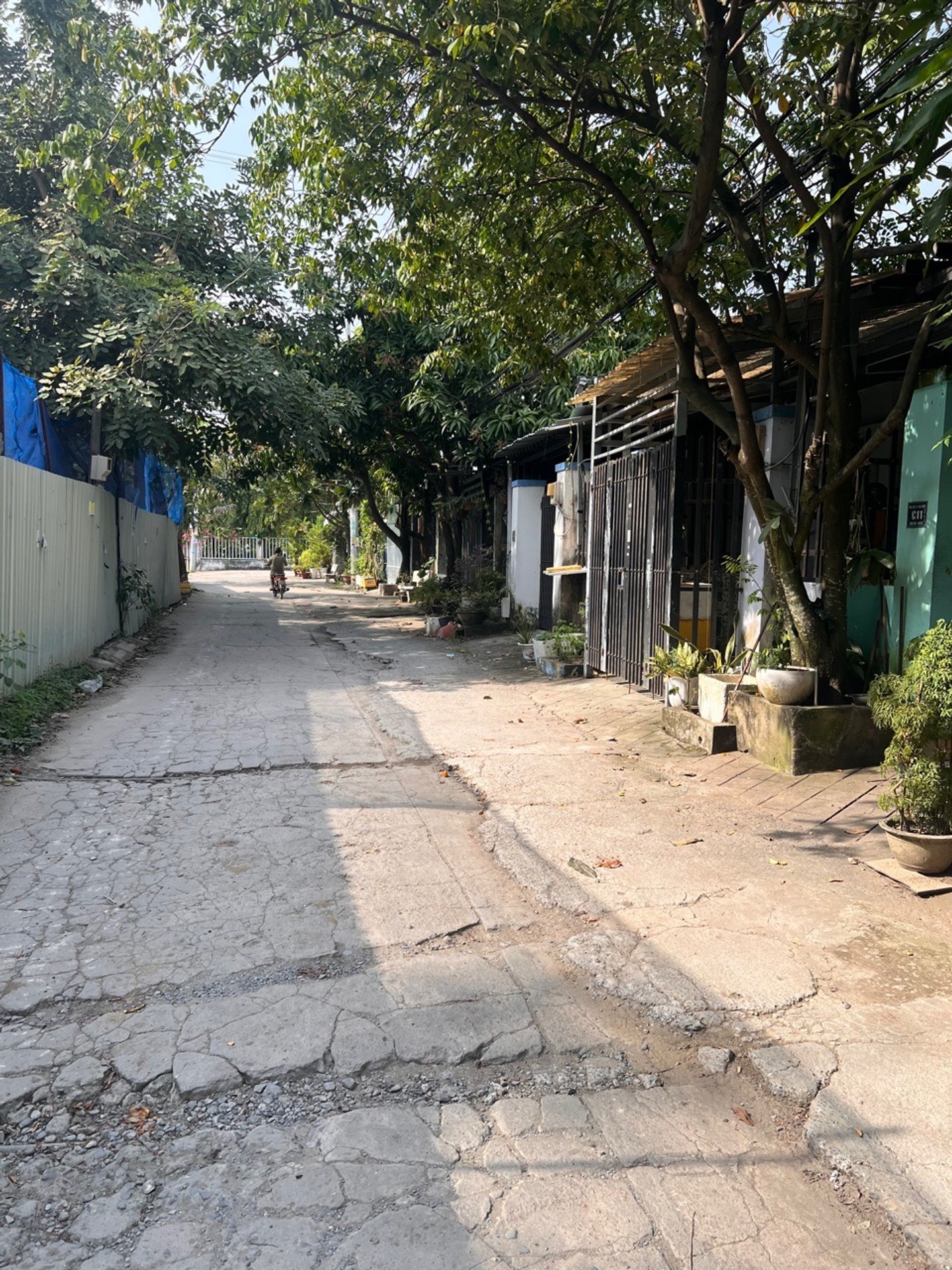 Nhà C4- DT:ngang5m nở 7m)x16m.Nhỉnh 2 tỷ
Đường Lê văn Lương.KDC đông đúc,xung quanh đầy đủ tiện ích