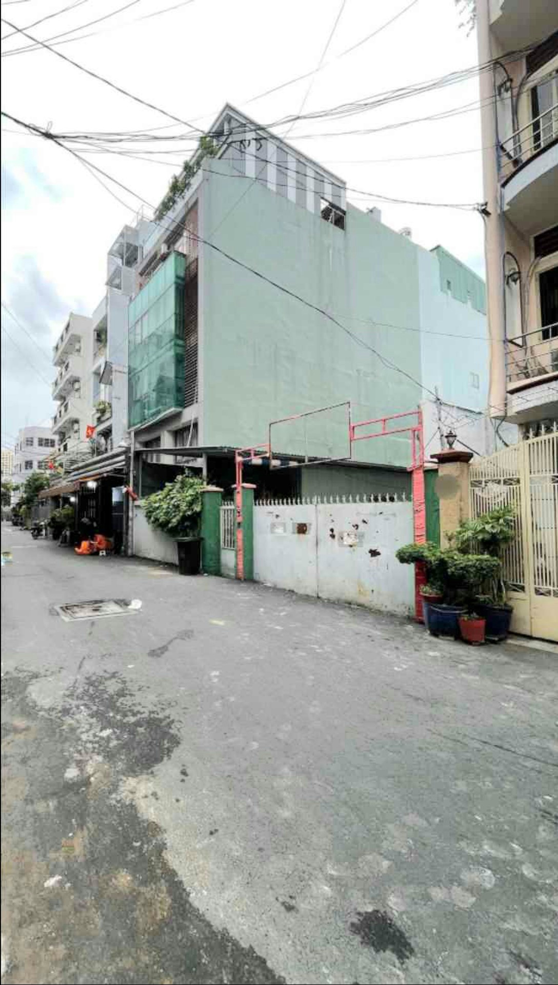 Biệt thự đất trống mặt tiền rộng tại trung tâm Quận 10 gần TTTM Vạn Hạnh Mall