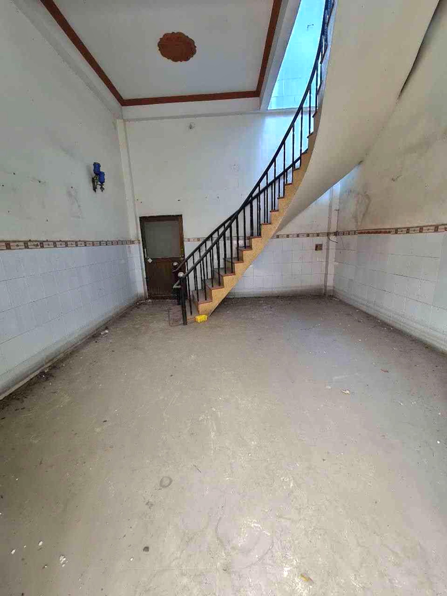 BÁ.N NHÀ ĐẸP SÁT KINH DƯƠNG VƯƠN.G - KHU TÊN LỬ.A - ĐƯỜNG XE TẢI - ( 5.5X17M ) CHỈ 6x$