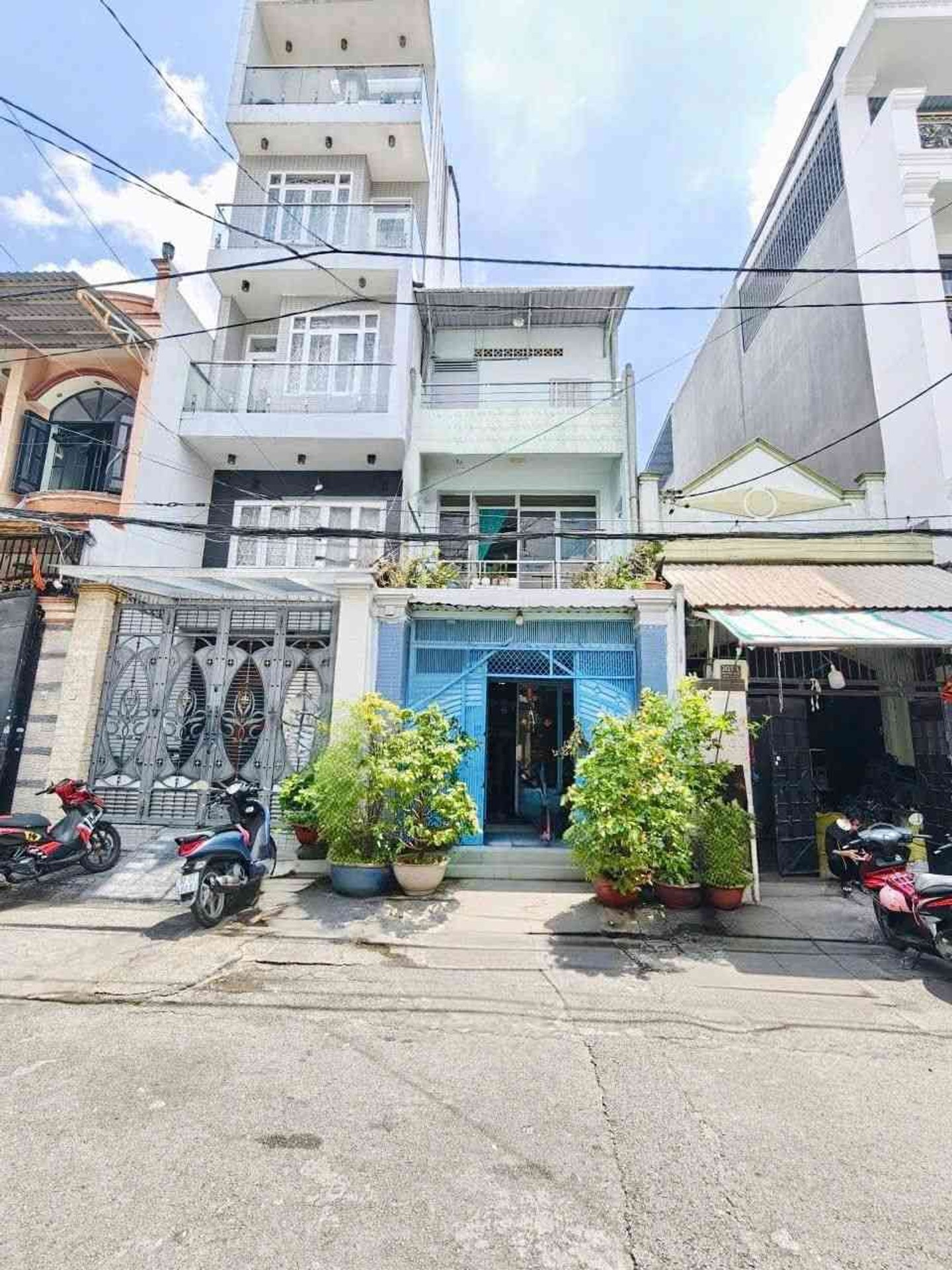 Nhà phố 3 tầng 8PN, hẻm ô tô Thoại Ngọc Hầu giá tốt