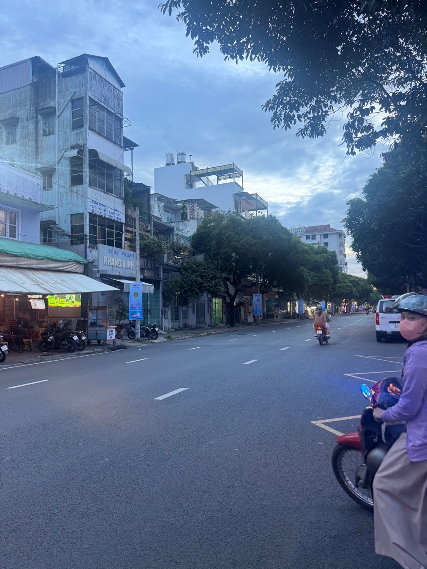 NHÀ ĐẸP HẺM XE HƠI 2 TẦNG NGAY LÃNH BINH THĂNG