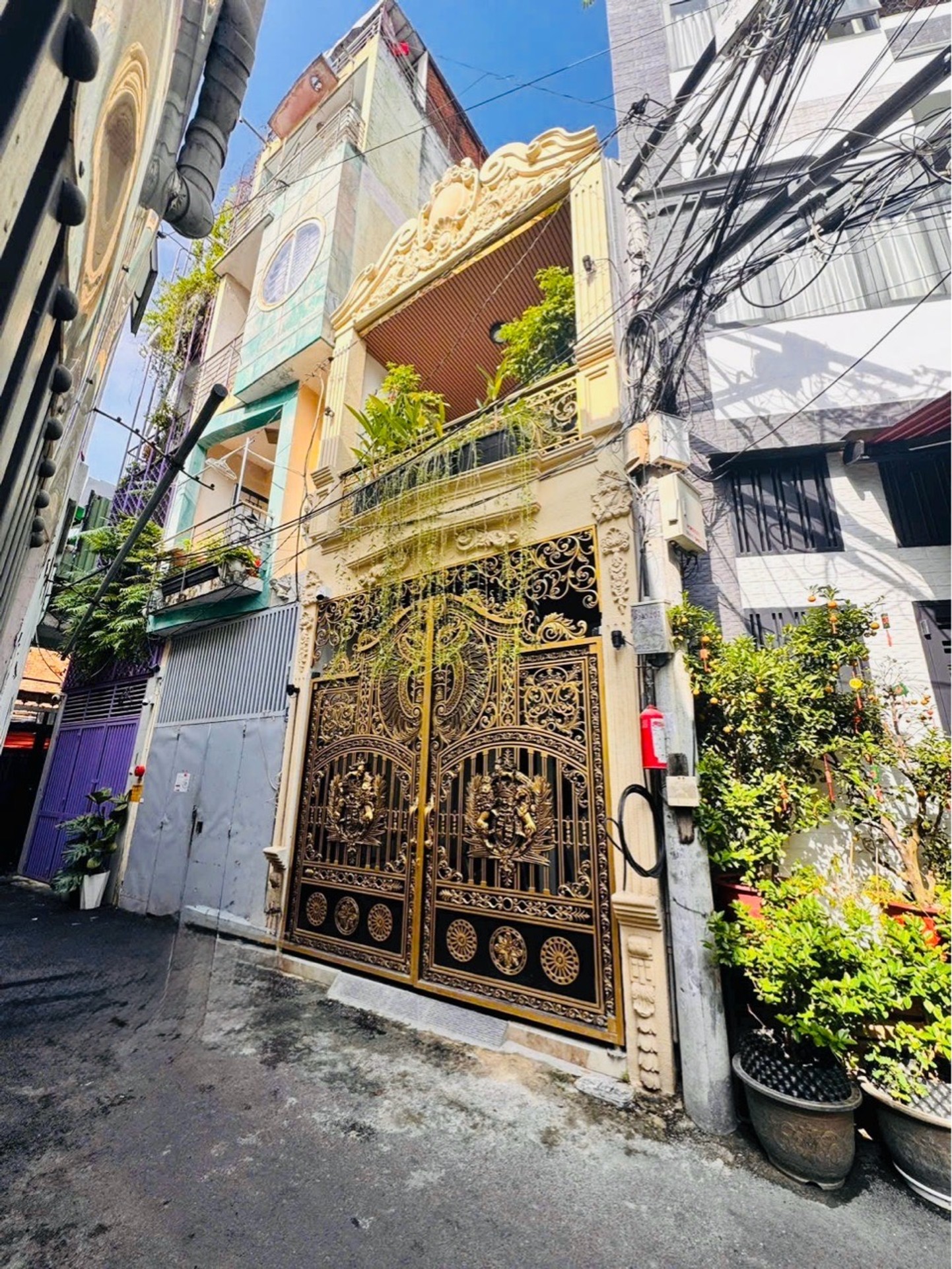 Nhà đẹp 2 tầng gần sân bay tặng full nội thất giá siêu hợp lý