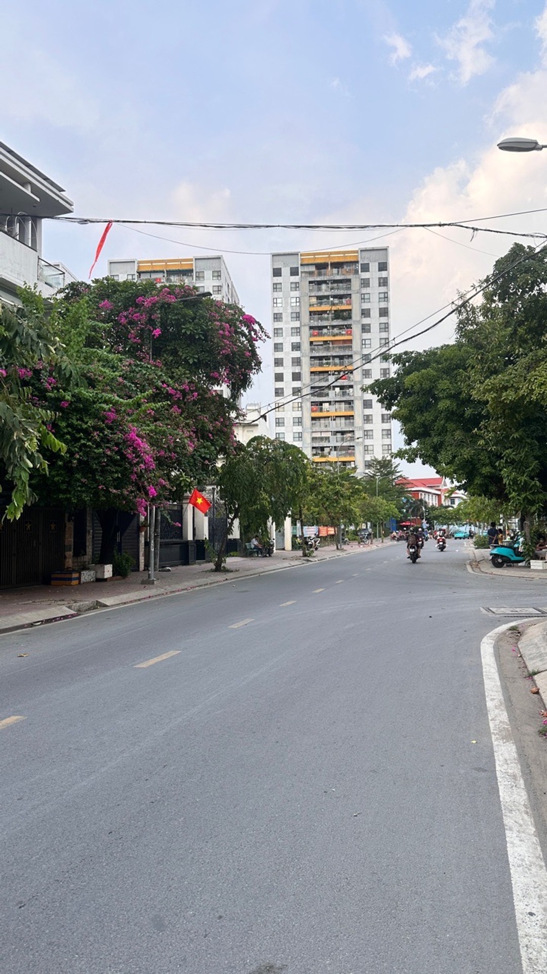 ĐƯỜNG TRẢI NHỰA 9M - 122.5M2 - 4 TẦNG - Ô TÔ NGỦ TRONG NHÀ - ĐƯỜNG LÊ ĐỨC THỌ