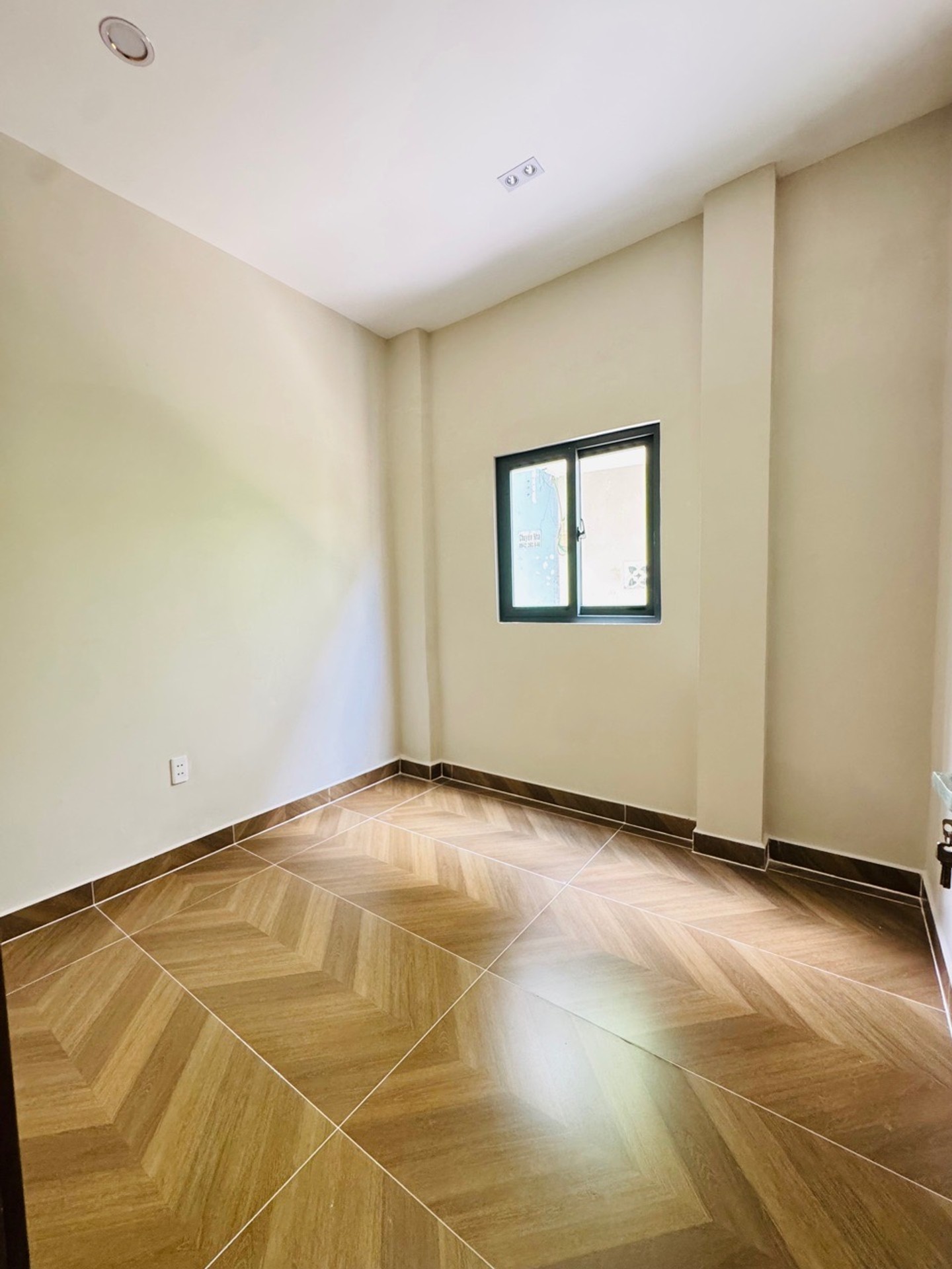 Nhà lô góc 42m2, 3PN, giá tốt ở Tân Bình gần Quận 10