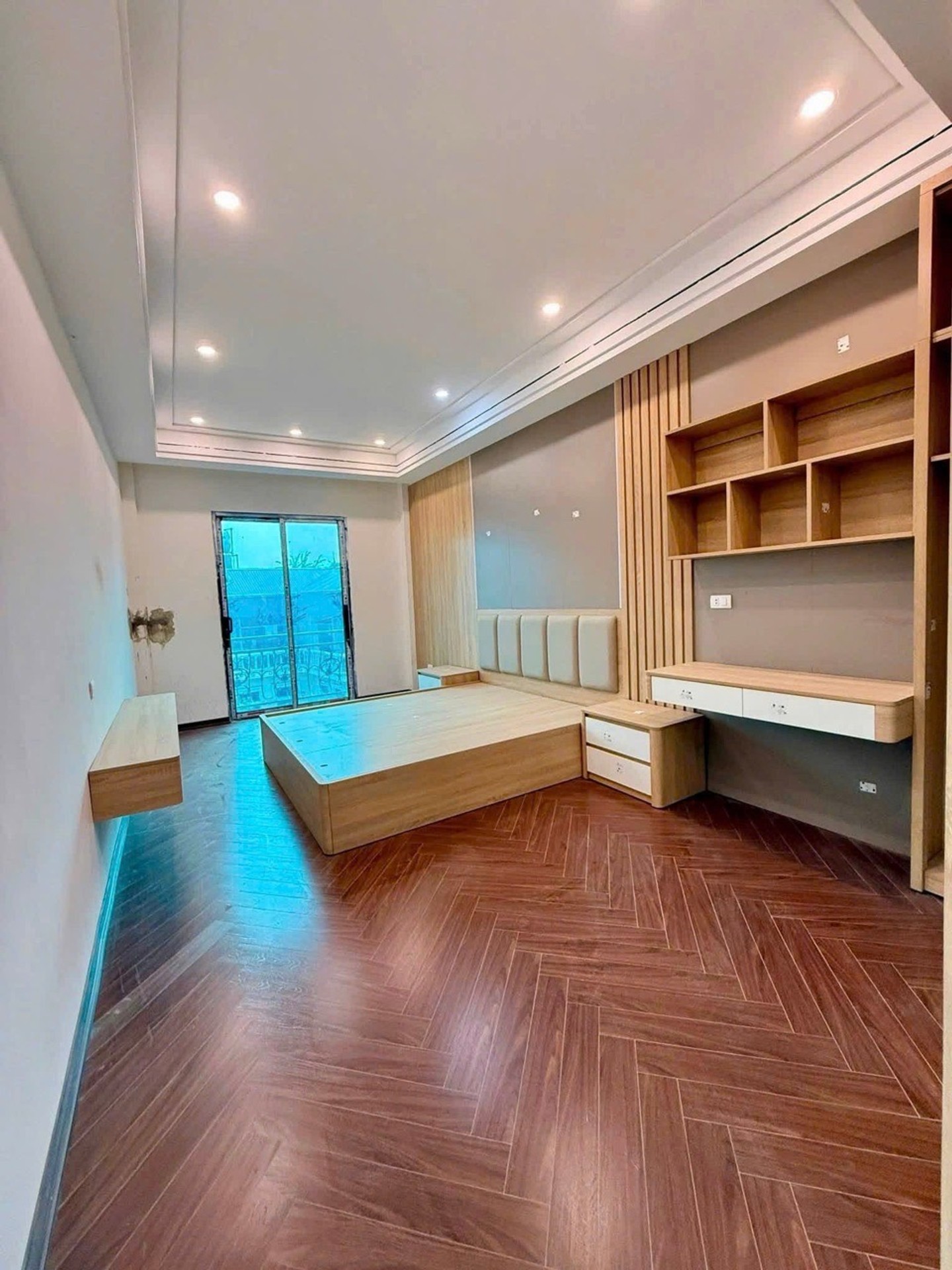 Bán nhà riêng 7 tầng thang máy tại Thạch Bàn, ô tô vào nhà, mới xây
