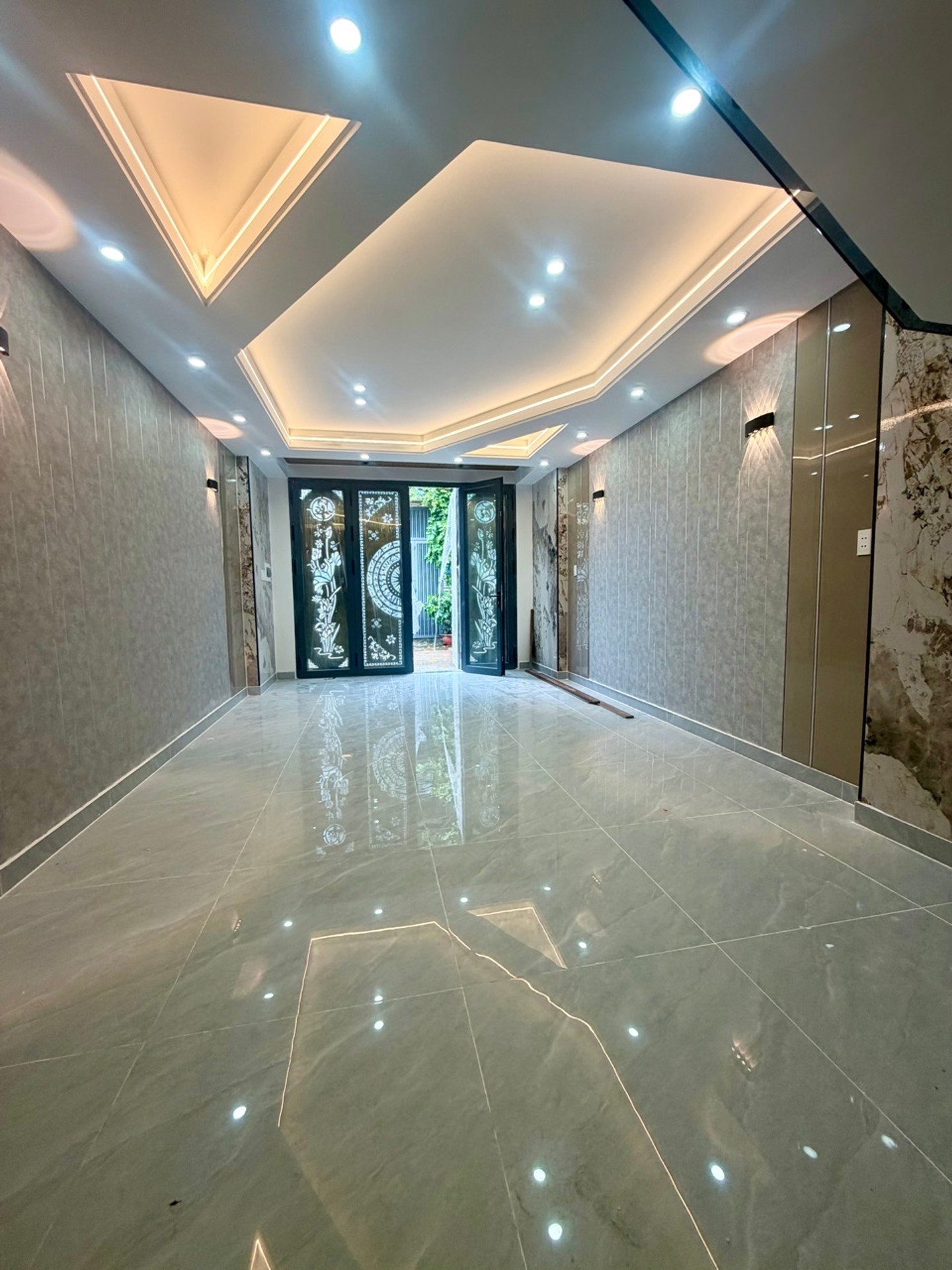 Cơ Hội Vàng Sở Hữu Nhà 5 Tầng Mới Đẹp, Hẻm Xe Hơi Tránh Ở Cây Cám