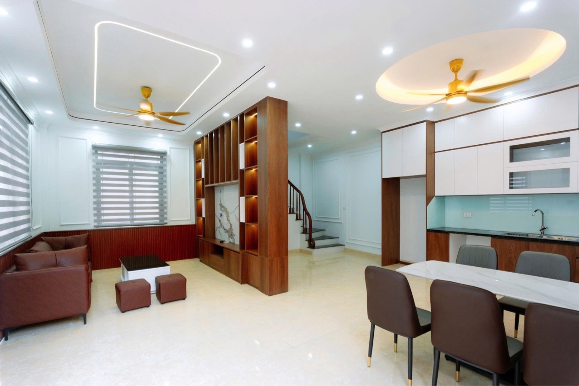 B.Á.N NHÀ ĐAN PHƯỢNG , LÔ GÓC 3 MẶT THOÁNG SÂNG, VÀI BƯỚC RA Ô TÔ TRÁNH 52M2, 5.5 TỶ