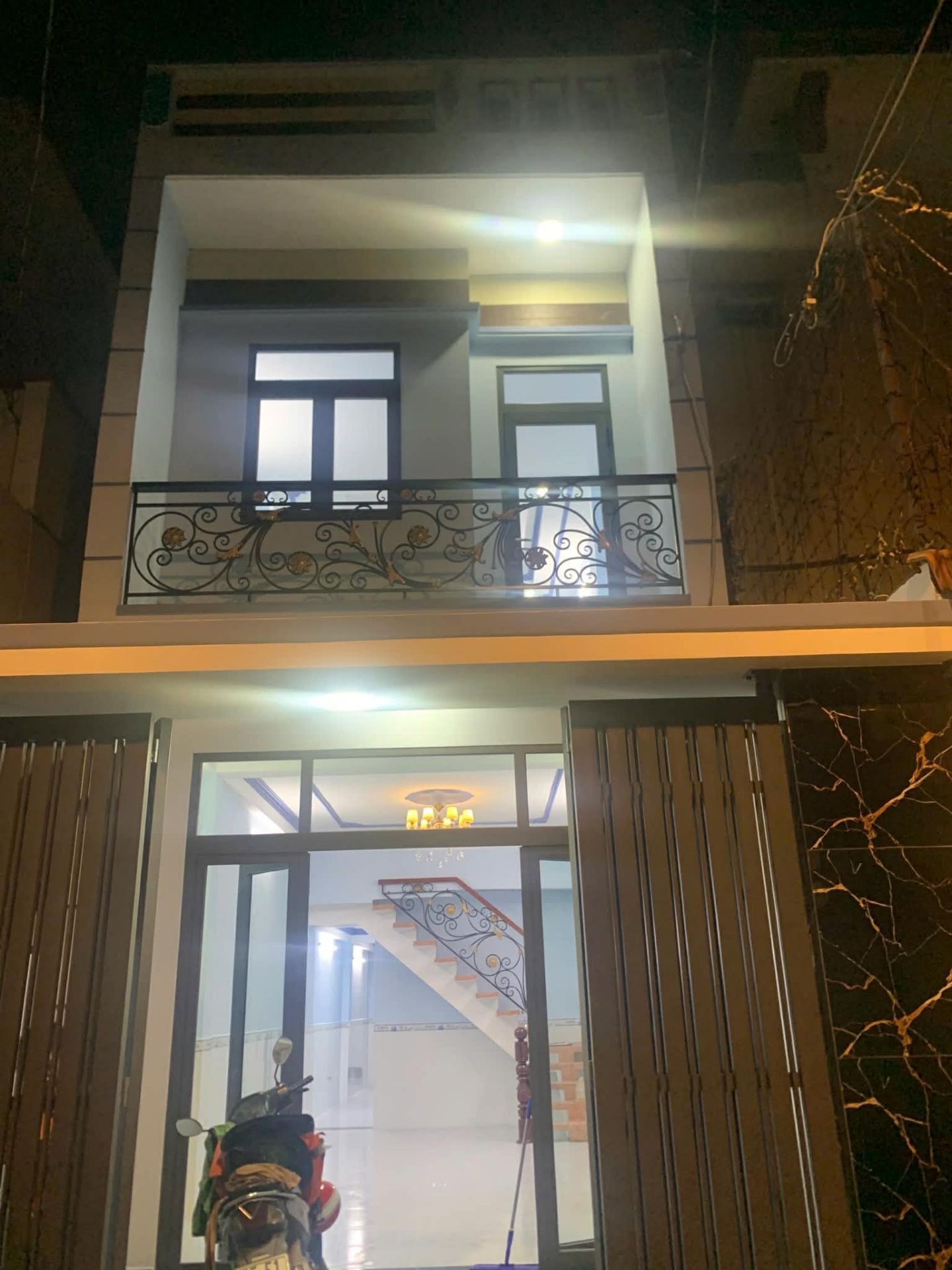Bán nhà mặt phố Đông Hưng Thuận 82m2, 4 phòng ngủ, 2 tầng