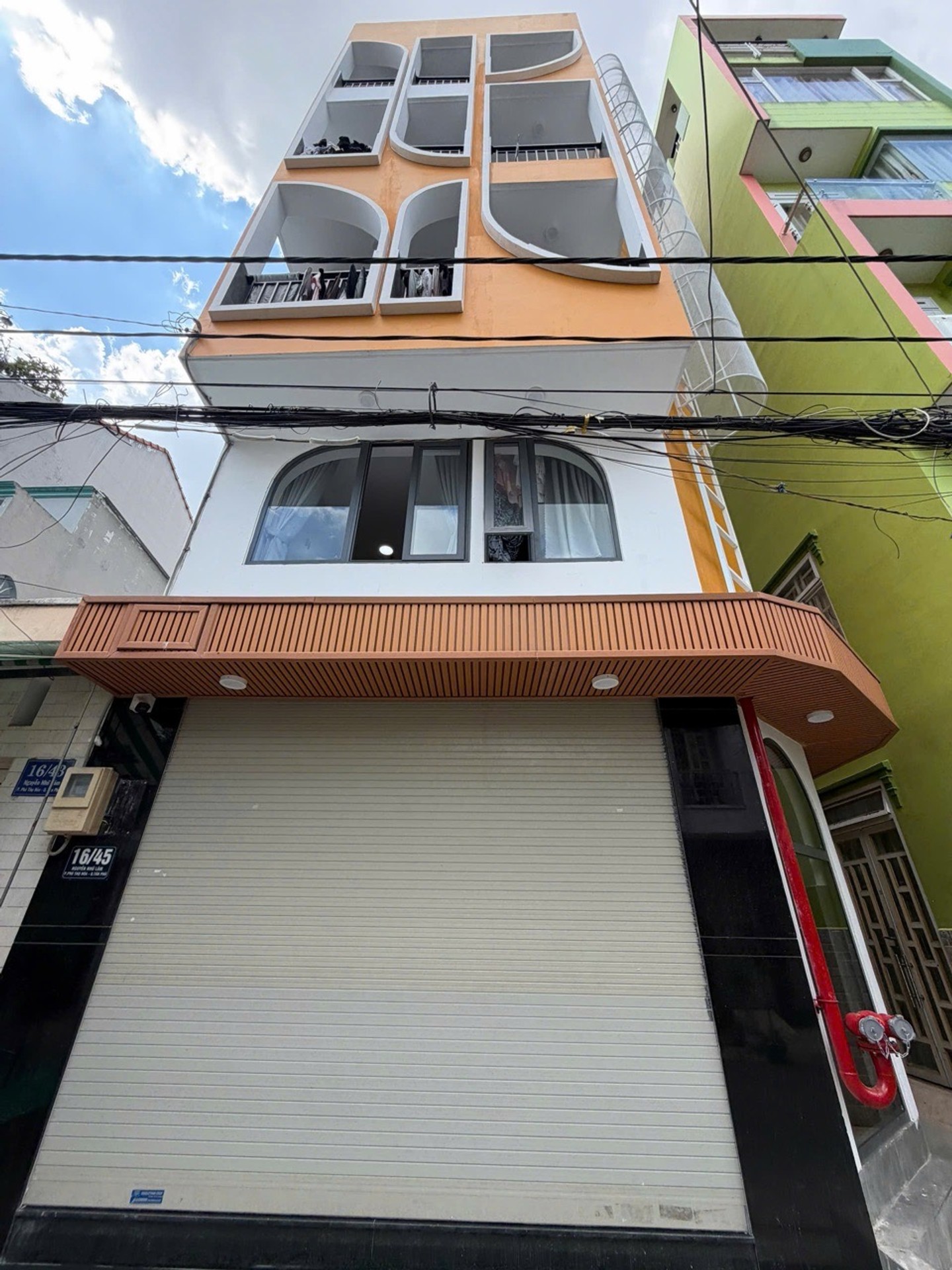 Tòa nhà văn phòng đỉnh tại Tân Phú, trải nghiệm chuẩn 6 tầng hiện đại