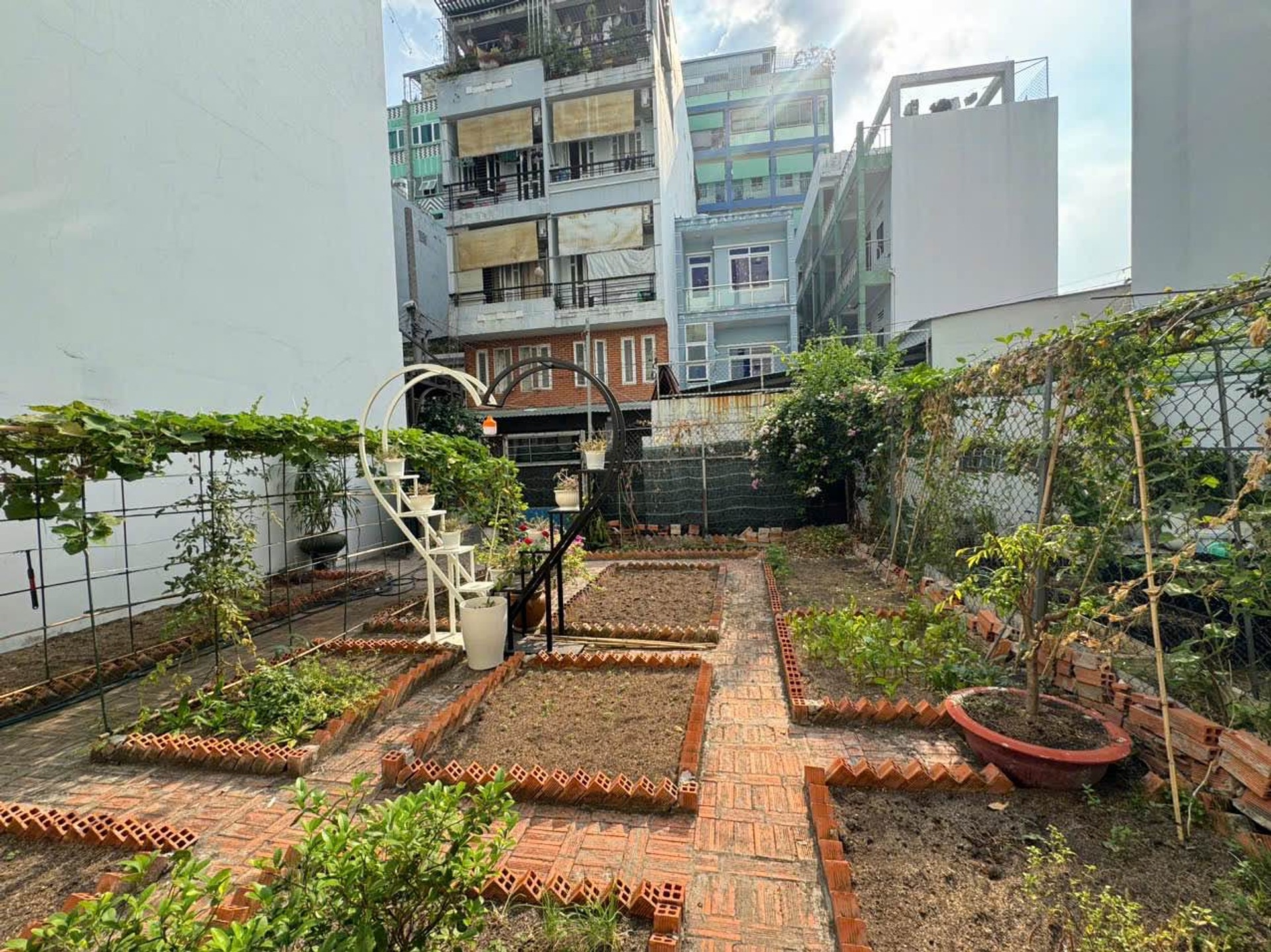 Bán đất mặt tiền 4m tại Bạch Đằng 2, vị trí gần sân bay, phù hợp xây CHDV hoặc nhà cao tầng