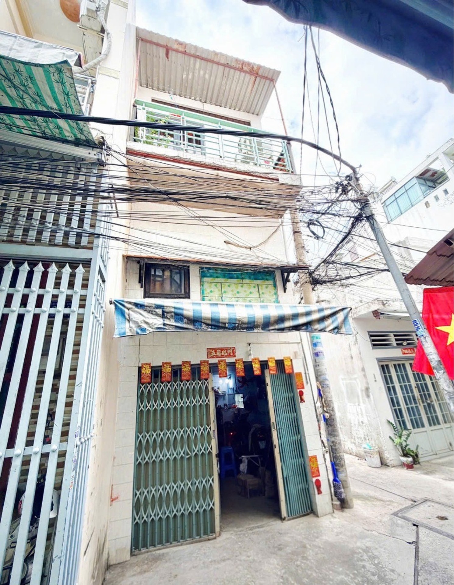 2,25 tỷ có ngay nhà 3 tầng, SHR, hoàn công đầy đủ, 2PN, 2WC