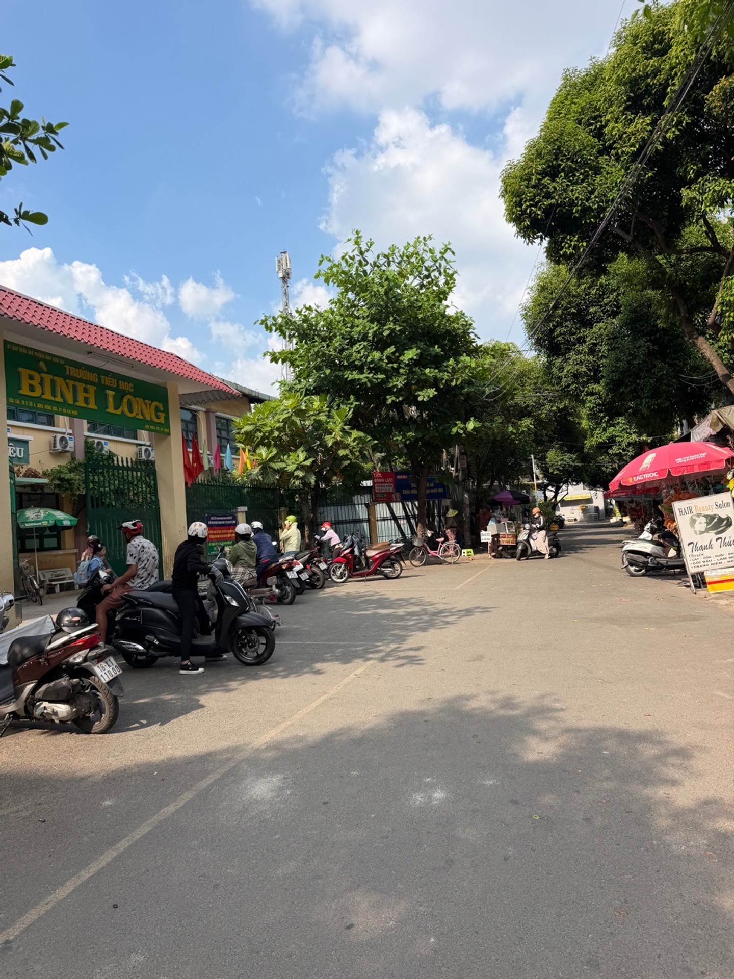 - Bình Tân giáp Tân Phú – Nhà 3 tầng đẹp 💰Chỉ 3.Xtỷ
Ngay trường tiểu học Bình Long