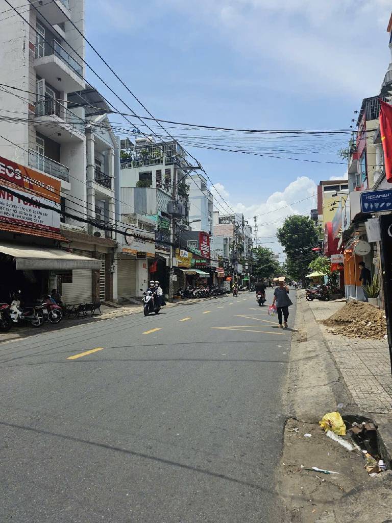Nhà mặt phố mở rộng kinh doanh quận Tân Phú, sầm uất, dễ tiếp cận