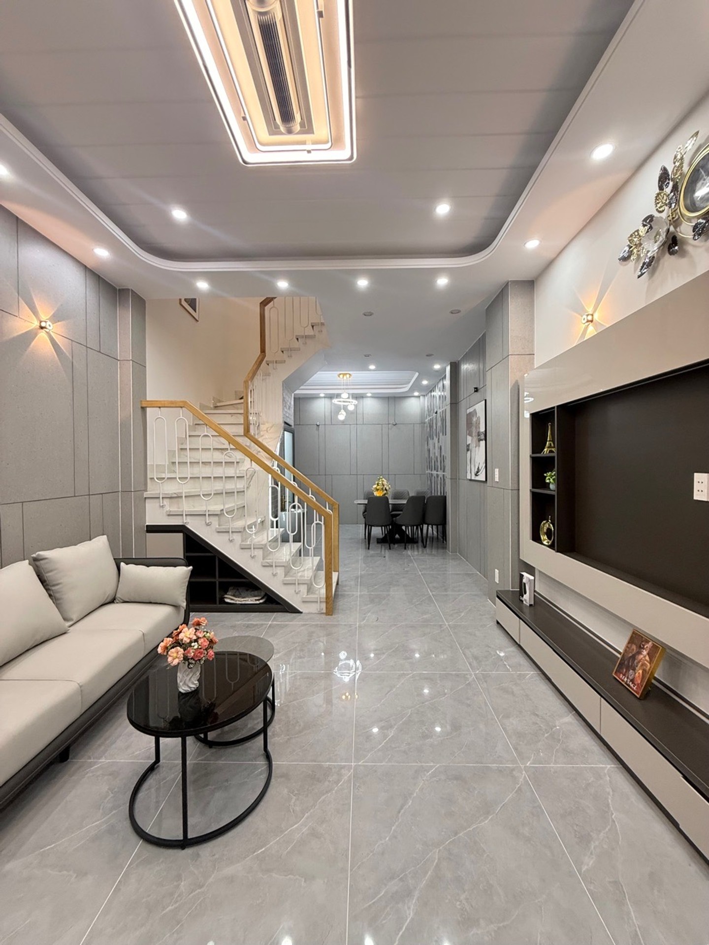 Diện tích: 4 x 14m – khoảng 55m²
🏢 Kết cấu: 1 Trệt + 2 Lầu + Sân thượng