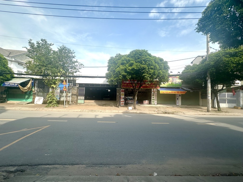 Nhà mặt phố Bà Triệu, diện tích khủng 890m2, Mặt tiền rộng, kinh doanh đỉnh. Giá rẻ bán gấp