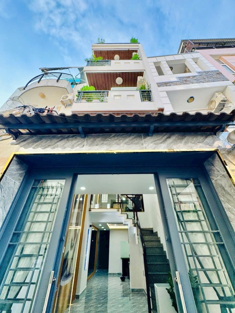 Nhà 5 tầng mới tại Thích Quảng Đức, thiết kế hiện đại, giá hợp lý