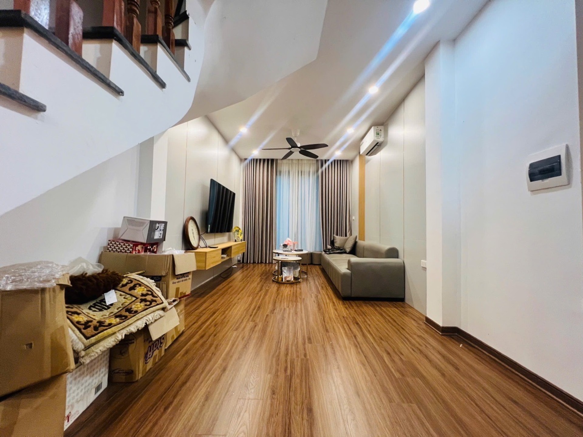 Nhà 2 mặt thoáng ngay ngõ đẹp Nguyễn Viết Xuân