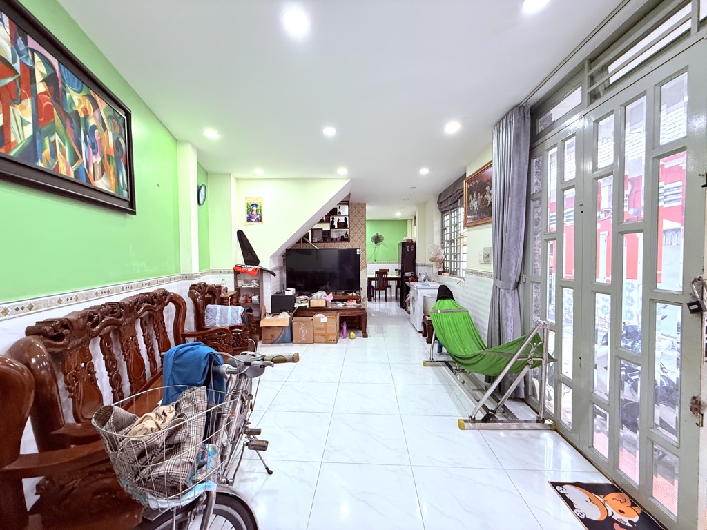 Nhà mặt tiền 18m, hẻm ô tô Tô Ký, giá siêu ưu đãi
