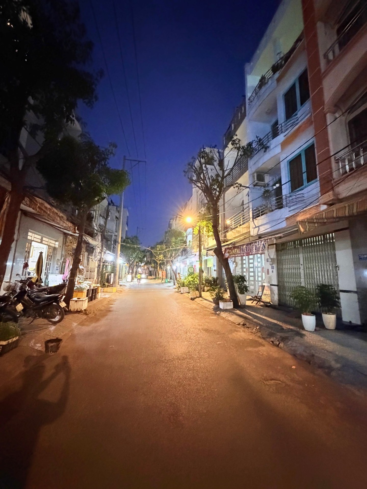 Nhà 4 tầng rộng rãi, mặt tiền hẽm lớn Gò Vấp gần Tân Bình