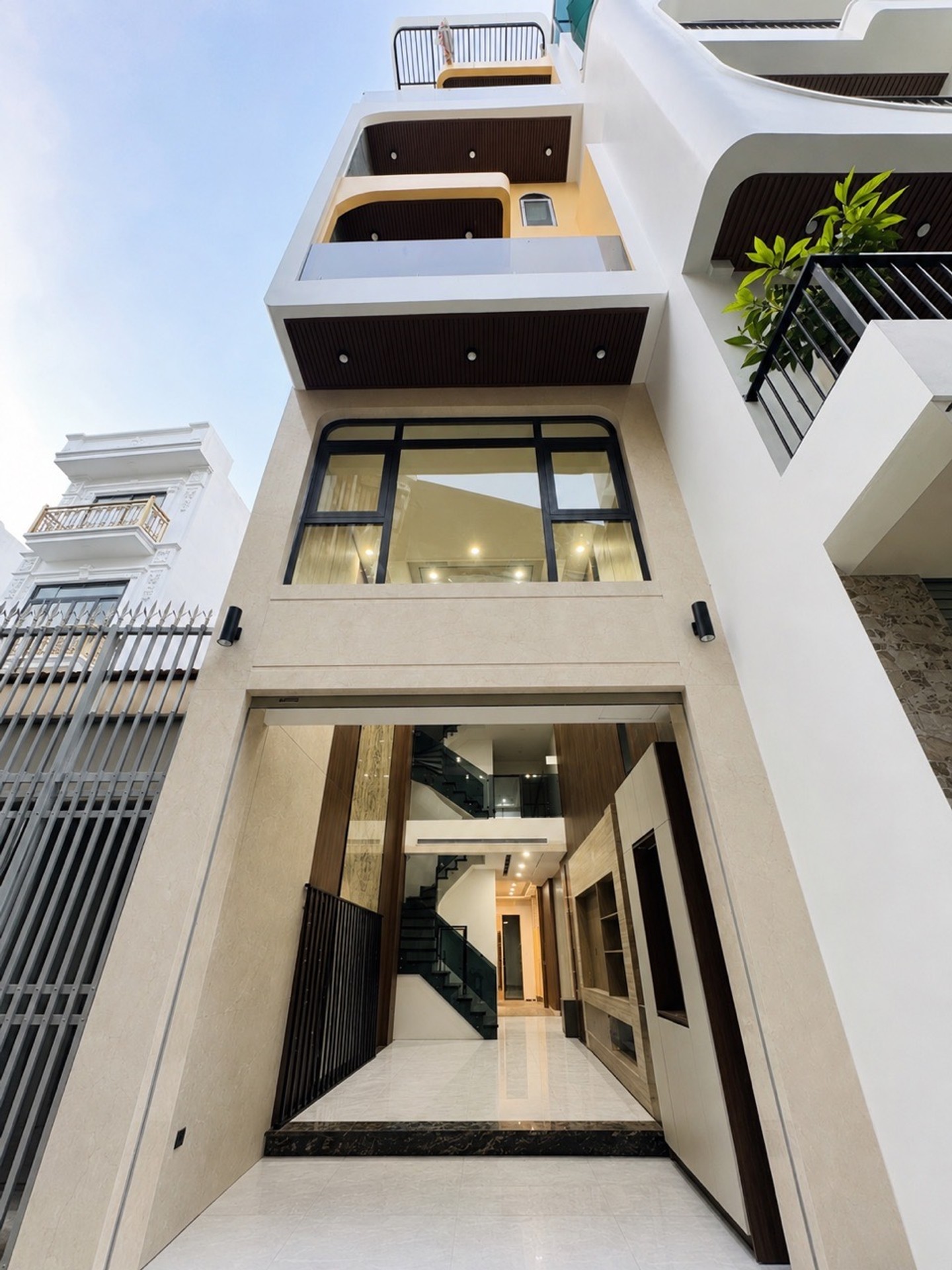 Bán nhà riêng 6 tầng tại phường Bồ Đề, Long Biên, diện tích 86.5m², thang máy hiện đại
