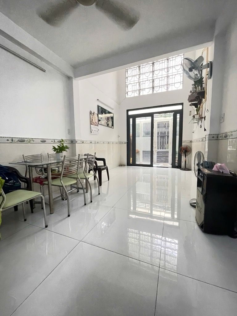 Nhà hẻm xe hơi, 3 phòng ngủ, Tân Bình giá sốc