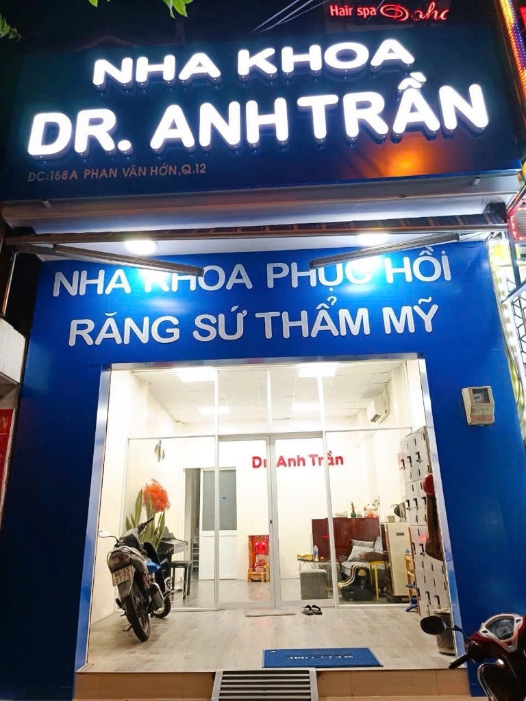 Mặt tiền kinh doanh sầm uất 2 chiều, vỉa hè lớn, khu vực không có nhà bán. Nhà đang cho Nha Khoa