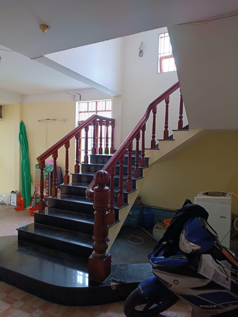 Nhà mặt phố lô góc 3 mặt tiền, diện tích 163m², thuận tiện kinh doanh và ở