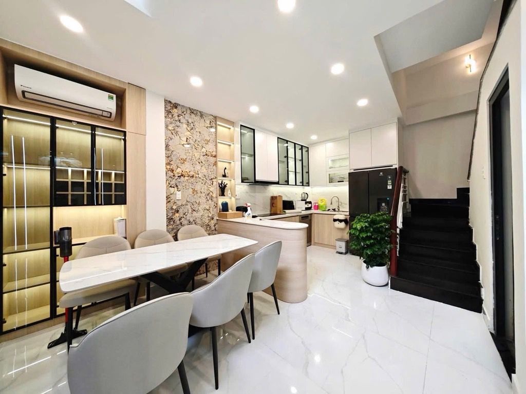 Nhà 4 Tầng Mới Trung Tâm Quận 3 - Cơ Hội Sở Hữu Hiếm Có