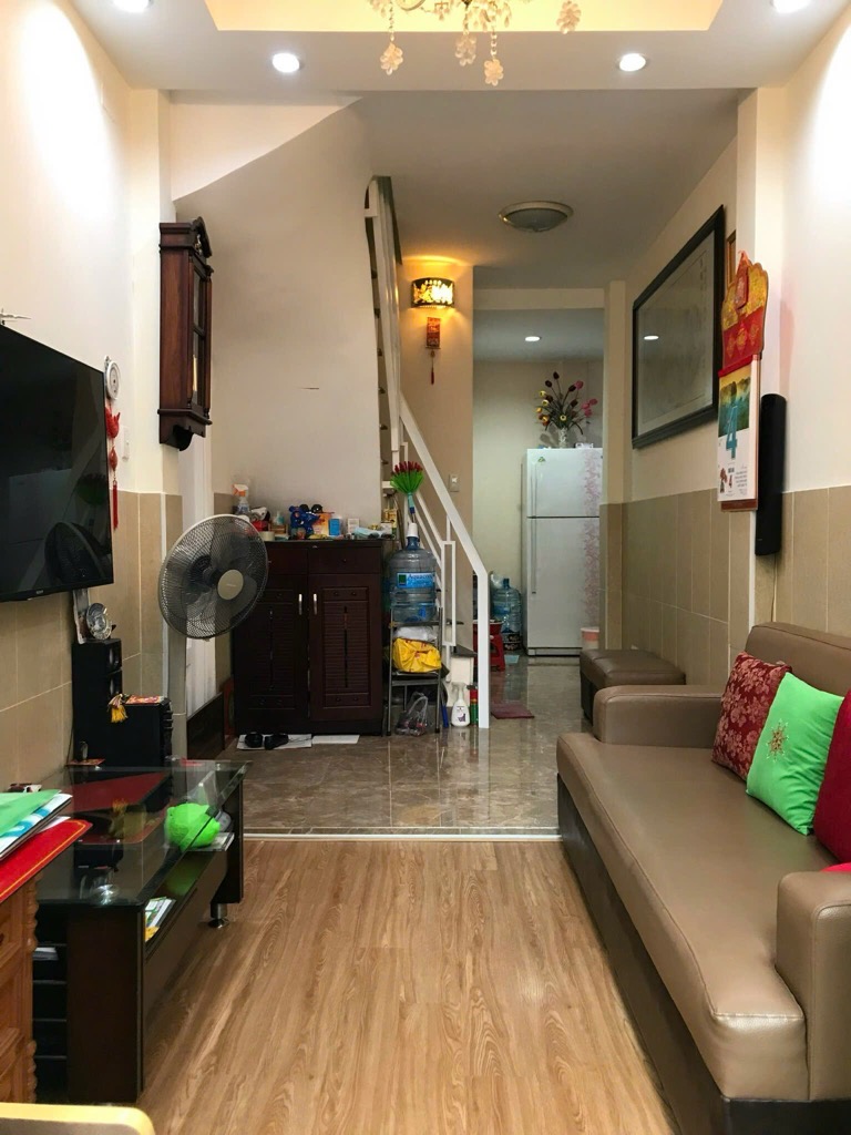 Bán nhà 3 tầng tại phường 1, quận Phú Nhuận, gần hẻm ô tô, 2 phòng ngủ