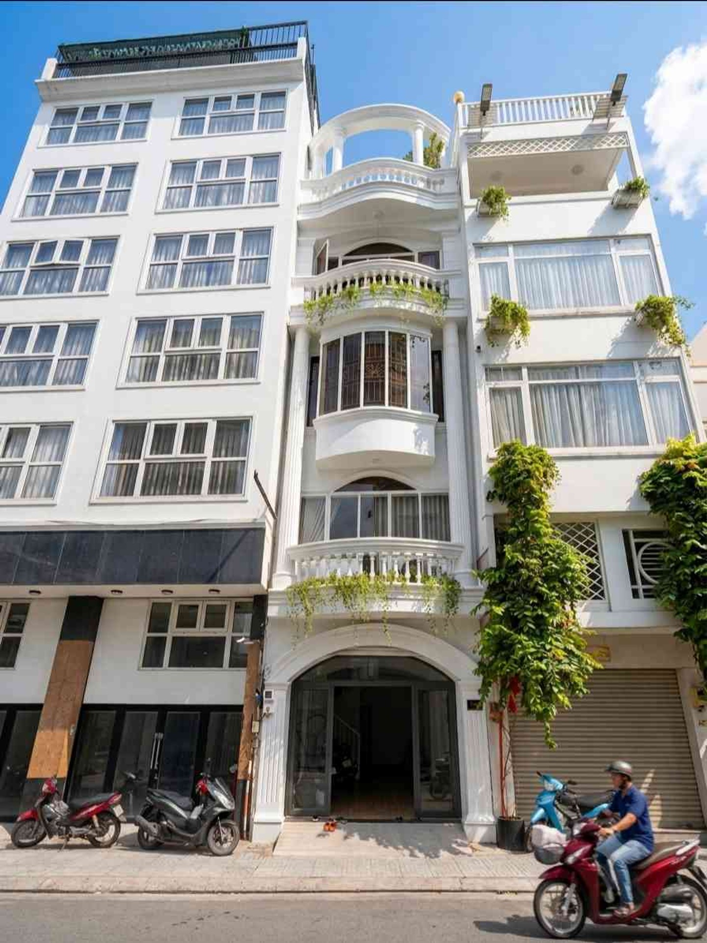 Nhà 5 tầng mặt phố Nguyễn Phi Khanh, quận 1 sầm uất