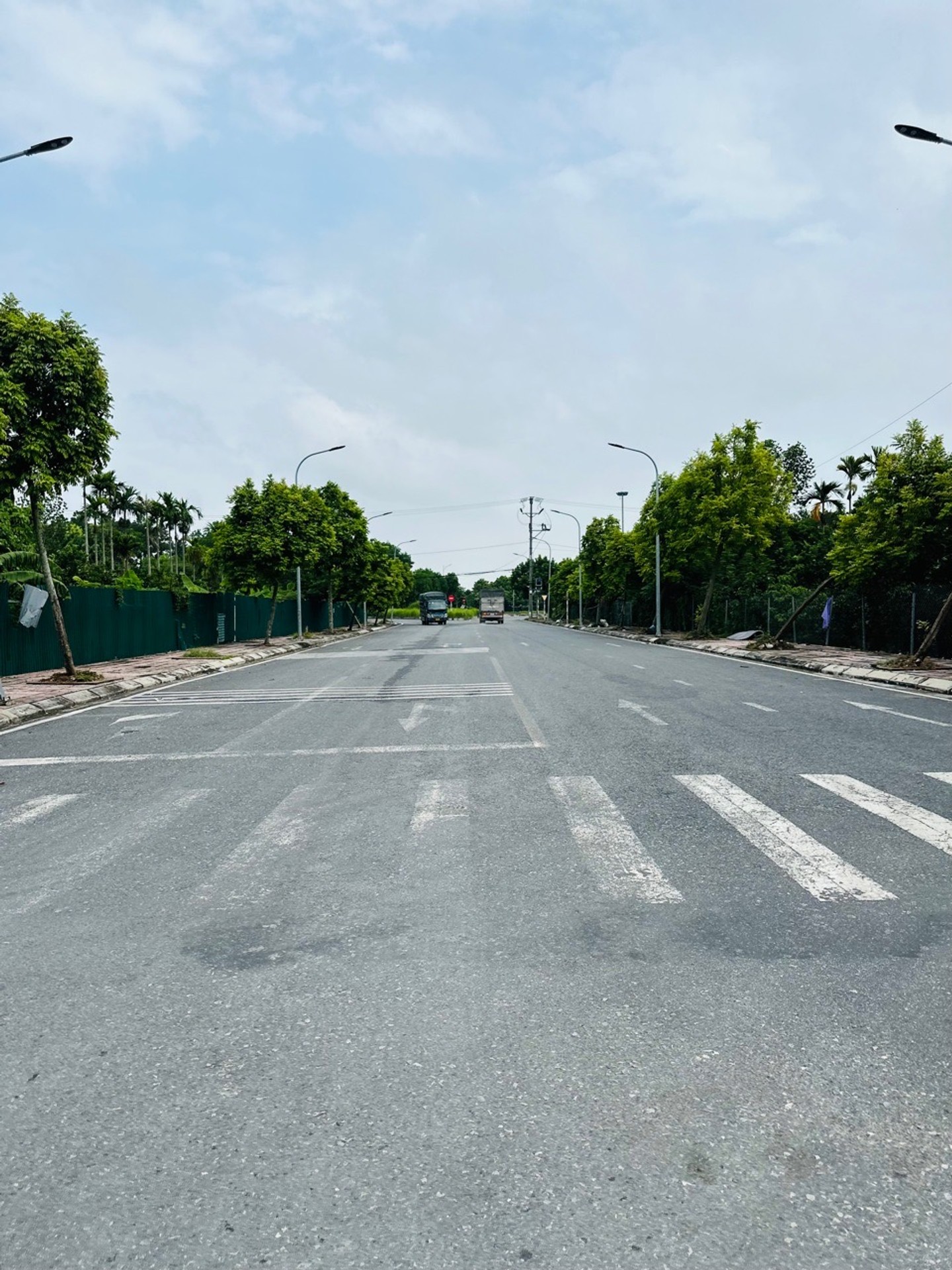 Đất đẹp trung tâm Đan Phượng, ô tô tải tránh, mặt tiền rộng, kinh doanh sầm uất