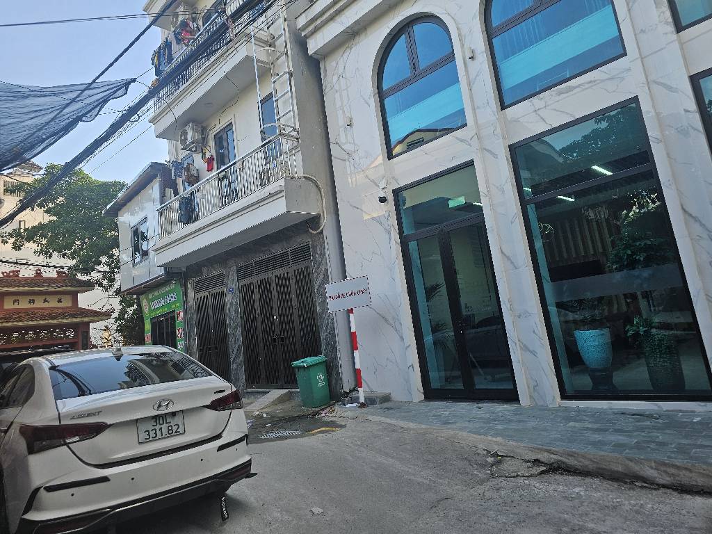 Nhà riêng 5 tầng gần khu đô thị Văn Khê, vị trí ô tô đỗ cửa