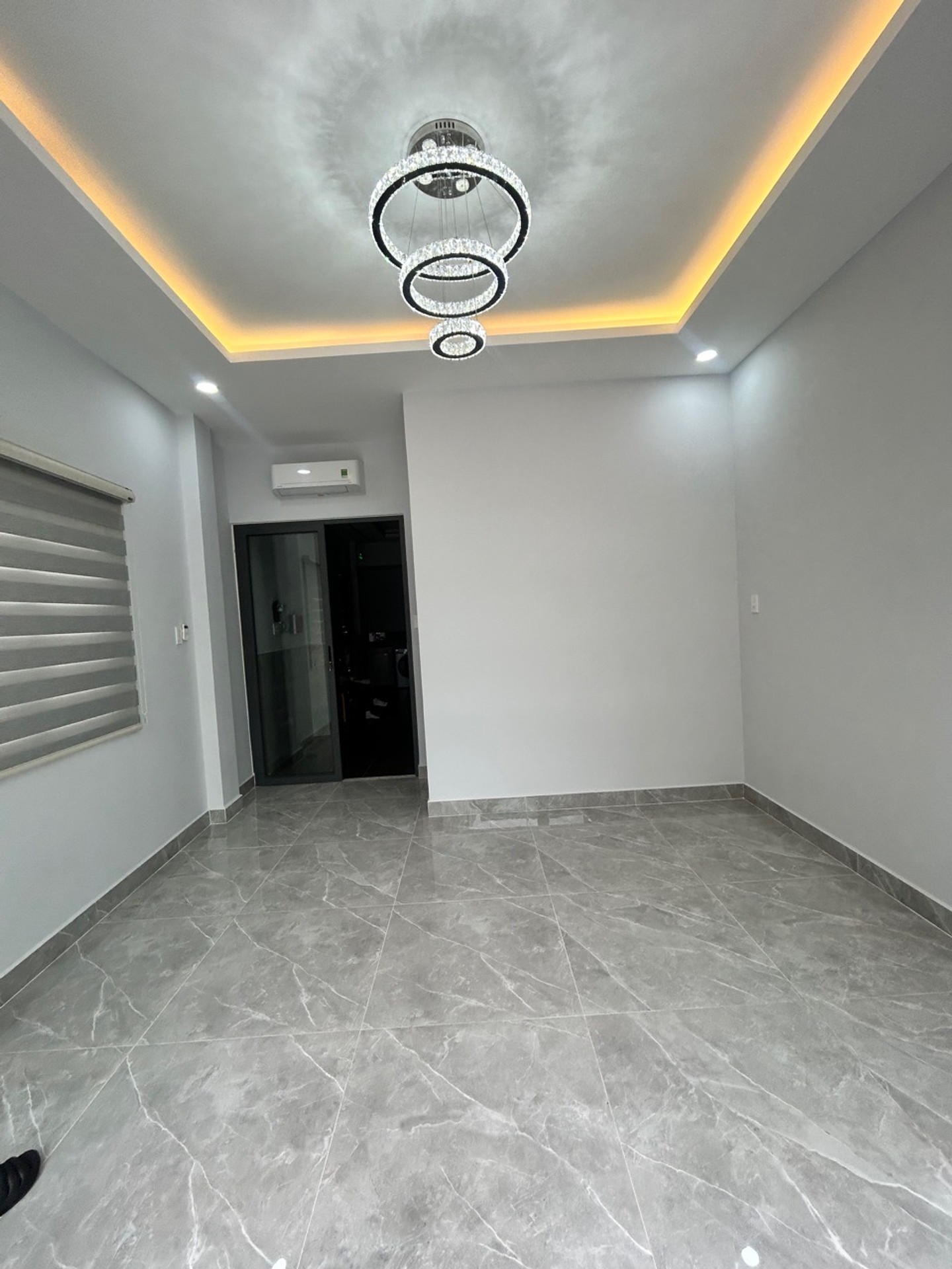 Nhà đẹp phố Phan Xích Long - Tiện nghi 5 phòng ngủ, giá hấp dẫn