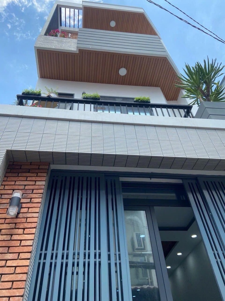 Nhà đẹp 3 tầng hẻm Âu Dương Lân, giá giảm hấp dẫn