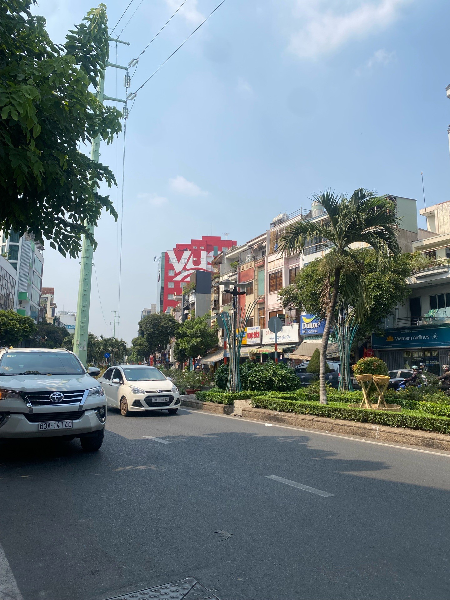 Nhà đẹp 4 tầng rộng rãi ngay khu Phan Xích Long
