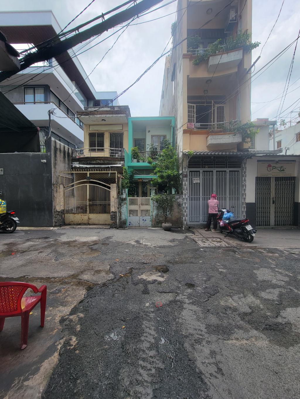 Nhà phố tiện xây mới hẻm xe hơi quận trung tâm